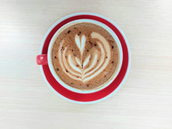 Kopp Kaffe Latte Konst Träbordet Isolerad Bakgrund Selektivt Fokus Coffe — Stockfoto