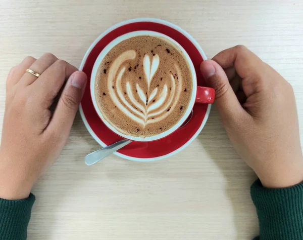 Uma Xícara Café Arte Latte Mesa Madeira Fundo Isolado Foco — Fotografia de Stock