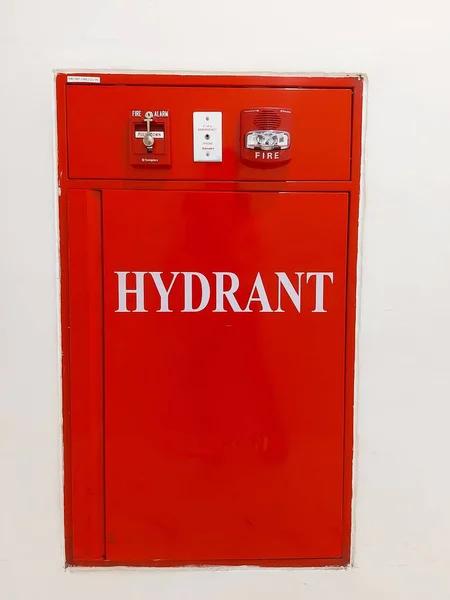 Caja Hidrante Interior Roja Para Mayor Seguridad Fondo Aislado Blanco —  Fotos de Stock