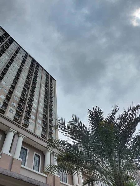 Apartamento Edifício Contra Céu — Fotografia de Stock