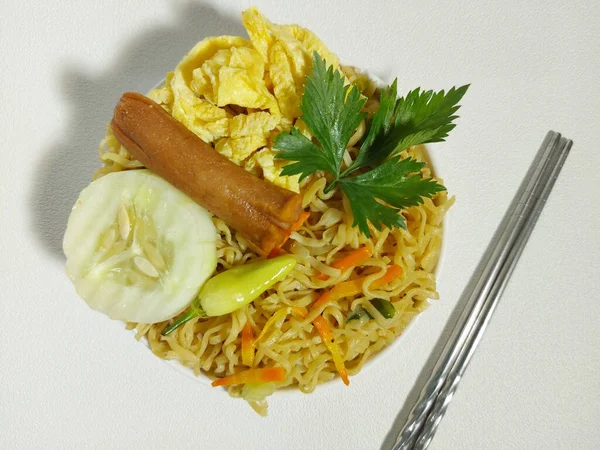 Mie Goreng Τηγανητά Noodles Ινδονησία Παραδοσιακό Φαγητό Σερβίρεται Noodles Αυγό — Φωτογραφία Αρχείου