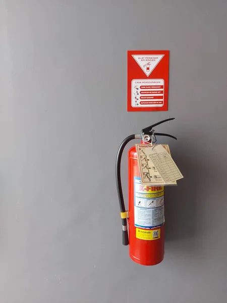 Semarang Indonesia April 2021 Fire Extinguisher Hanging Wall Gray Ready — Stock Photo, Image