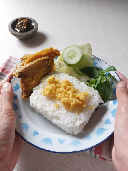 Застава Ayam Goreng Або Fried Chicken Completed Rice Огірок Капуста — стокове фото