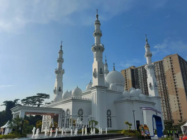 Bogor Indonezja Marzec 2021 Masjid Thohir Wspaniały Biały Meczet Położony — Zdjęcie stockowe