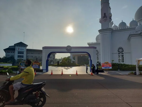 Bogor Indonesia Maret 2021 Masjid Thohir Sebuah Masjid Putih Yang — Stok Foto