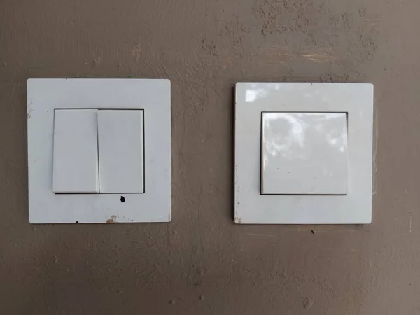 Botón Eléctrico Blanco Con Uno Dos Botones Para Encender Apagar —  Fotos de Stock