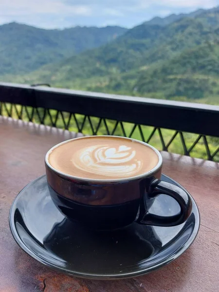 Taza Café Con Leche Arte Mesa Madera Fondo Aislado Enfoque —  Fotos de Stock