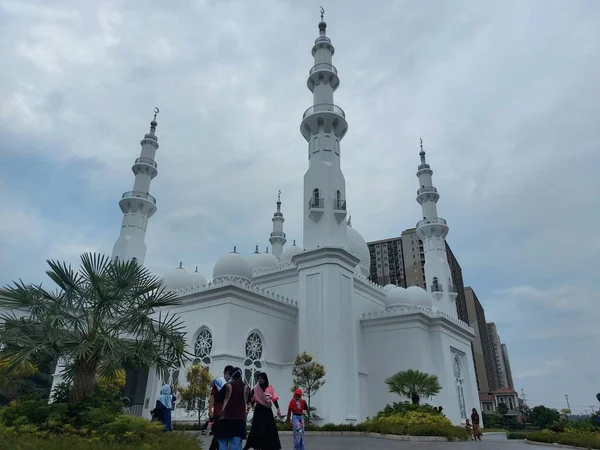 Bogor Indonesia Marzo 2021 Masjid Thohir Una Magnifica Moschea Bianca — Foto Stock