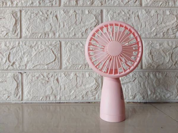 Pink Mini Fan Floor White Wall Background — Stock Photo, Image