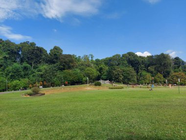 Bogor, Endonezya-27 Mart 2022: Taman Astrid. Kebun Raya Bogor 'da ünlü bir turistik bölgede bulunan bir park..