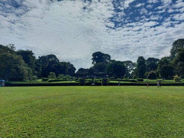 Bogor, Endonezya-27 Mart 2022: Taman Astrid. Kebun Raya Bogor 'da ünlü bir turistik bölgede bulunan bir park..