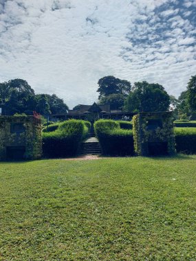 Bogor, Endonezya-27 Mart 2022: Taman Astrid. Kebun Raya Bogor 'da ünlü bir turistik bölgede bulunan bir park..