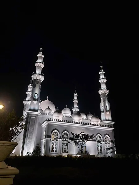 Bogor Indonesia Aprile 2020 Masjid Thohir Una Magnifica Moschea Bianca — Foto Stock