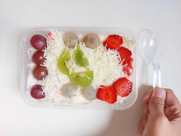 Obstsalat Enthält Fruchtstücke Wie Äpfel Birnen Melonen Wassermelonen Litschis Erdbeeren — Stockfoto