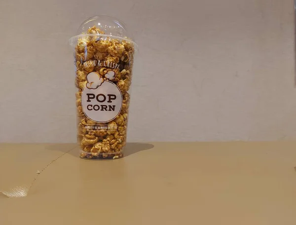 Bekasi Indonezja Kwiecień 2022 Karmel Popcorn Plastikowym Opakowaniu Miki — Zdjęcie stockowe