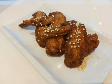 Kore usulü kızarmış tavuk mu susamlı tavuk mu? Kore 'den gelen otantik bir yiyecek. Kore 'de genellikle chikin denir.. 