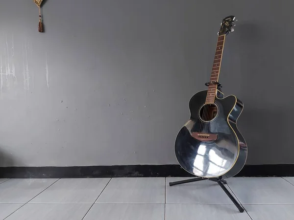 2019 Bandung Indonesia May 2022 Yamaha Brand Electric Acoustic Guitar — 스톡 사진