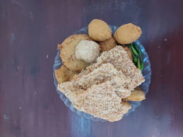 Verschiedene Gebratene Snacks Indonesische Snacks Bestehend Aus Gebratenem Tempeh Combro — Stockfoto