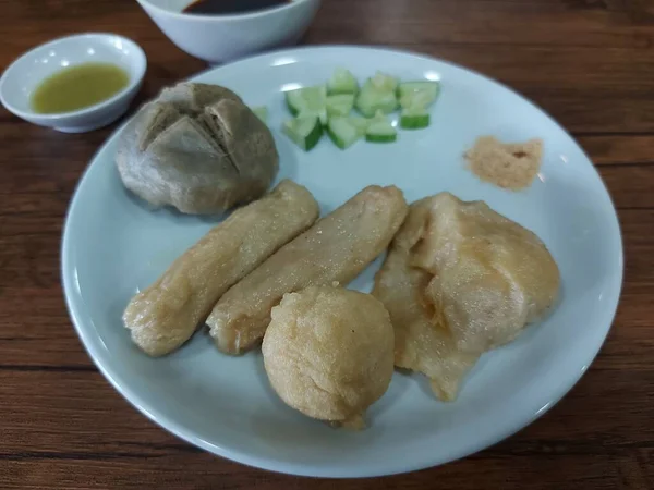 Pempek Yemek Takımı Palembang Endonezya Dan Geleneksel Bir Yiyecek Ile — Stok fotoğraf