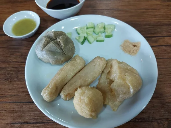 Conjunto Farinha Pempek Comida Tradicional Palembang Indonésia Feito Peixe Processado — Fotografia de Stock