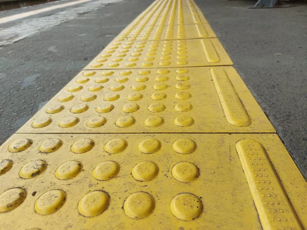 Blinde Bodenfliese Auf Der Straße Leitlinie Fotografie Konzept — Stockfoto