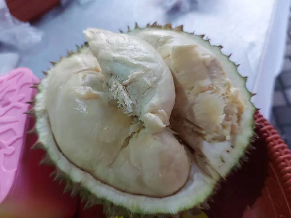 Mięso Duriana Które Nadal Jest Skorupie Owoców Świeże Wygląda Pyszne — Zdjęcie stockowe