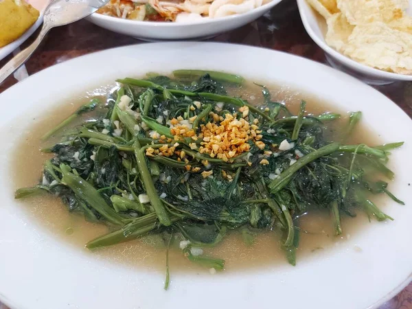 맛이야 접시에 먹는다 인도네시아 맛이야 신선하고 맛있어 — 스톡 사진