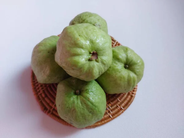Πράσινο Φρέσκο Κρύσταλλο Guava Απομονωμένο Φόντο Λευκό — Φωτογραφία Αρχείου