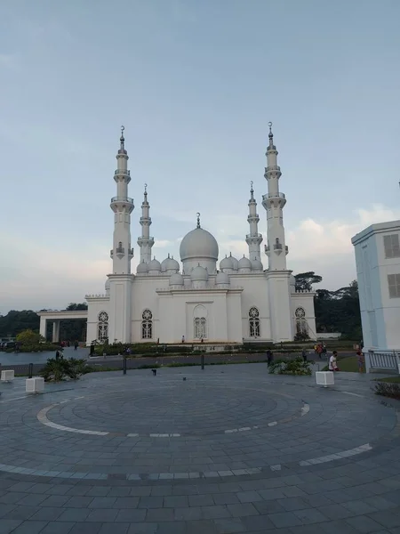 Depok Indonésie Června 2022 Masjid Thohir Nádherná Bílá Mešita Nachází — Stock fotografie