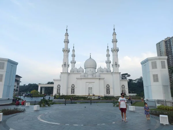 Depok Indonésia Junho 2022 Masjid Thohir Uma Magnífica Mesquita Branca — Fotografia de Stock