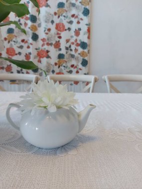 Bahar çayı parti temaları. Ya da çiçek vazosu alternatifi. Eski tarz