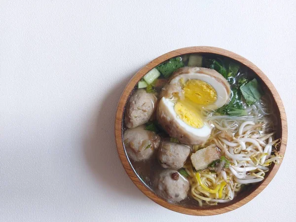 Egg Meatballs Completed Mustard Greens Sprouts Yellow Noodles Sound Served — Fotografia de Stock