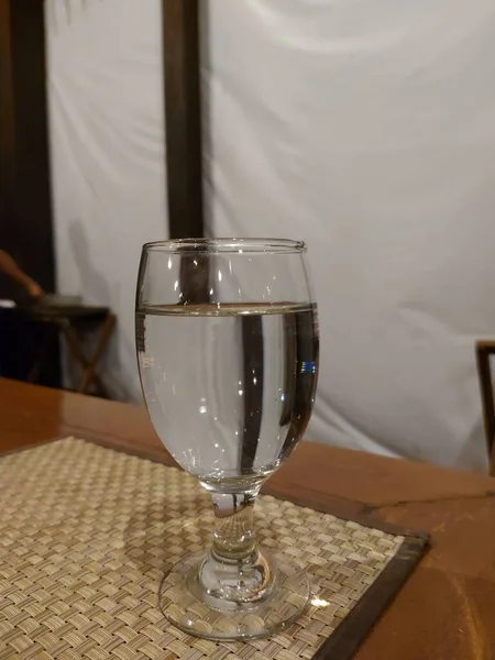 Drinking Water Short Stem Drinking Glass — 图库照片