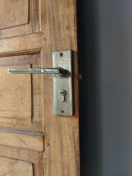 Old Wood Door Rusty Door Handle Isolated Background Copy Space — 스톡 사진
