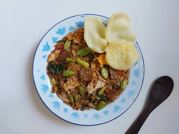 Nasi Goreng Pete Endonezya Dan Geleneksel Yemek Acı Fasulye Sebzeli — Stok fotoğraf