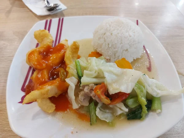 Ensemble Repas Riz Filet Poisson Aigre Doux Mélanger Les Légumes — Photo