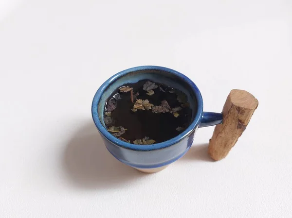 Una Taza Compeleted Con Hoja Seca Bebida Saludable Concepto Fotografía — Foto de Stock