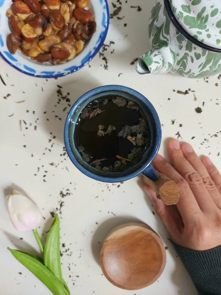 Cup Tea Compeleted Dried Leaf Tea Healthy Drink Aesthetic Minimalist — Stockfoto