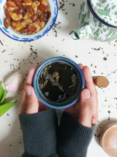 Cup Tea Compeleted Dried Leaf Tea Healthy Drink Aesthetic Minimalist — Stockfoto