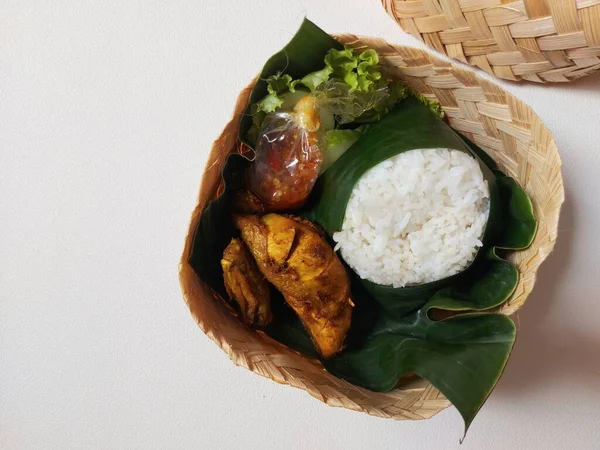 Indonesian Traditional Set Meal Served Banana Leaf Bamboo Woven Box — Stock Fotó