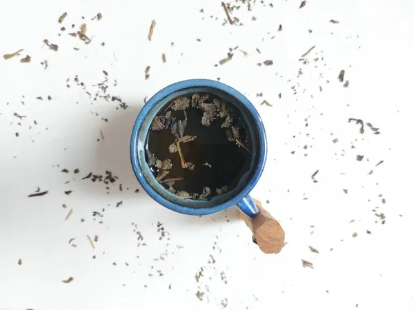 Filiżankę Herbaty Rywalizowała Suszoną Herbatą Liściastą Zdrowego Drinka Estetyczna Minimalistyczna — Zdjęcie stockowe