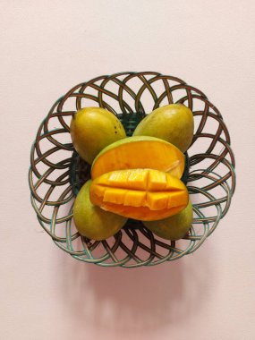 Sepette mango balı. Endonezya 'daki mango tarlalarından biri. Bu mangonun adı Mango Balı çünkü tadı Honey gibi çok tatlı. en üstteki görünüm