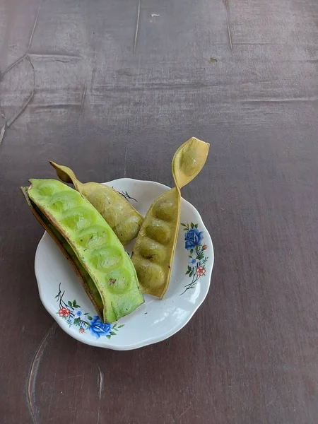 Parkia Speciosa Plate Also Called Thebitter Bean Twisted Cluster Beanorstink — 图库照片