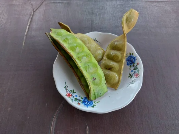 Parkia Speciosa Plate Also Called Thebitter Bean Twisted Cluster Beanorstink — 图库照片