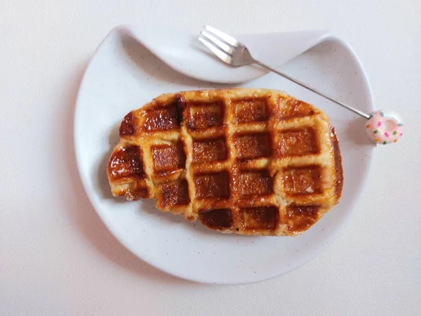 Croffle Croissant Waffle White Plate Viral Dessert Snack Sweet Taste — Stock Photo, Image