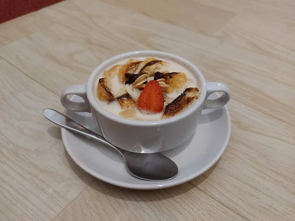 Creamy Milk Dessert Pastry Almond Raisin Cinnamon Strawberry White Bowl — Stockfoto