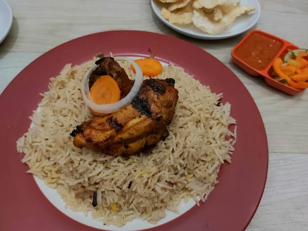 Plate Mandhi Rice Chicken Traditional Dishes Originating South Arabian Peninsula — Fotografia de Stock