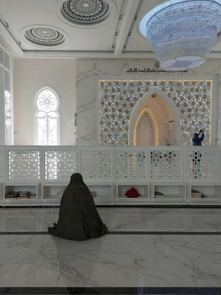 Depok Indonesia August 2022 Atmosphere Mosque Thohir Muslim Woman Praying — Stockfoto