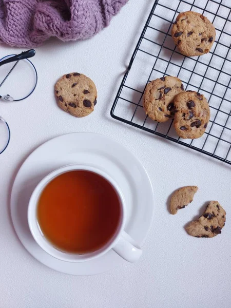 Концепція Фотографії Чаю Чашка Гарячого Чаю Комплекті Печивом Чіпсів Чоко — стокове фото