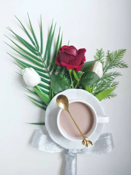 Uma Chávena Chocolate Fundo Isolado Branco Imagem Minimalista Estética — Fotografia de Stock